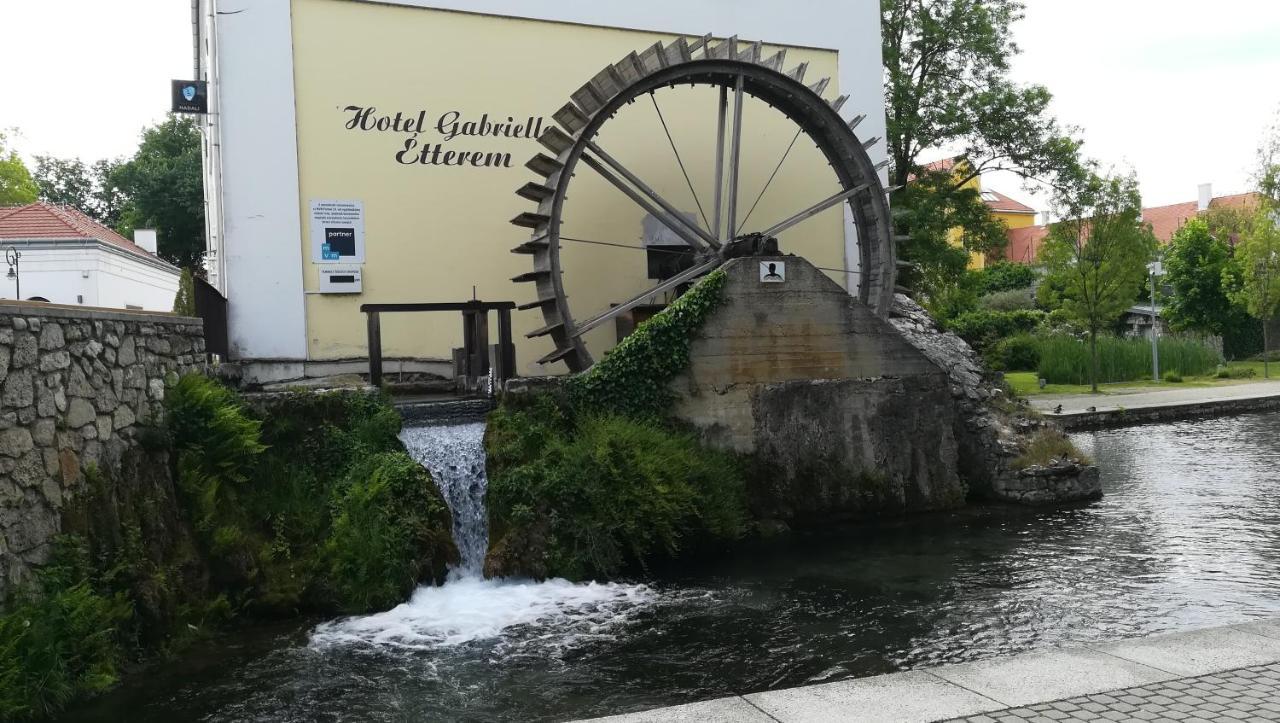 Monika Apartman Tapolca Exteriör bild